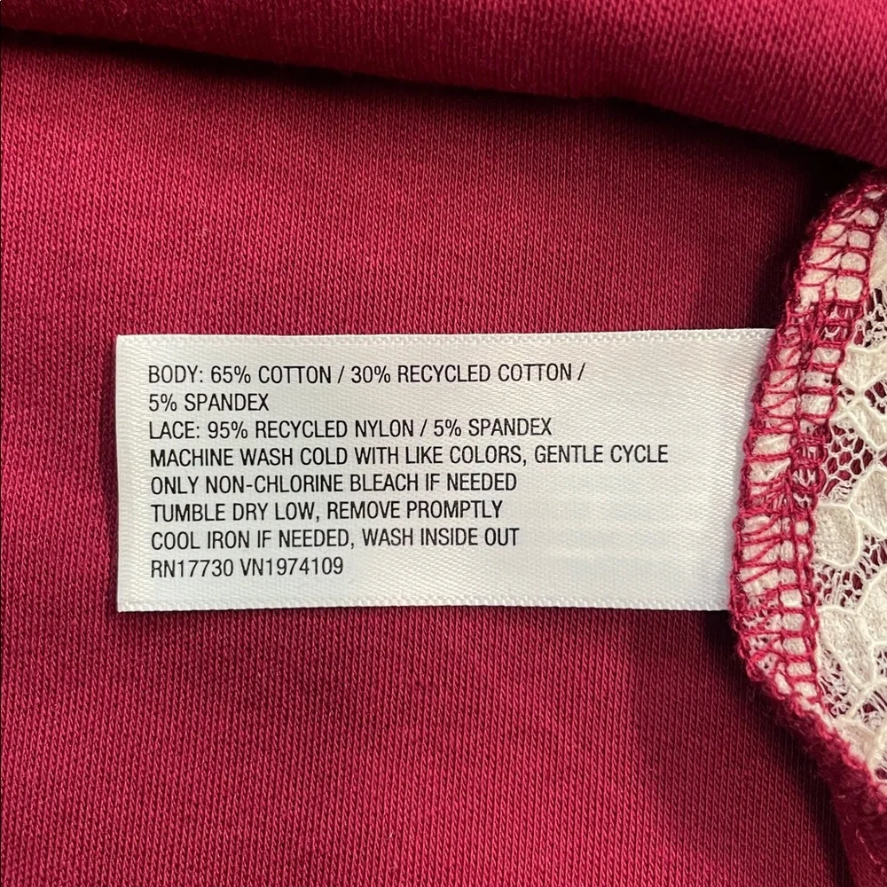 🆕 Wild Fable Lace Sheer Side Women's Burgundy Graphic Tank Top Var Sizes | NWT - Picture 3 of 4